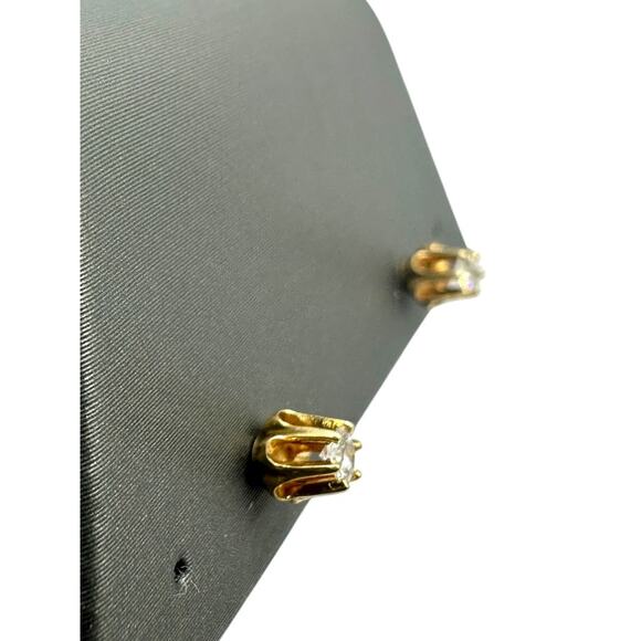 14k Yellow Gold Buttercup .15cttw Diamond Stud Earrings (13372) - Picture 4 of 7